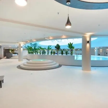 Hanza Tower 23 Pool & Jacussi Daire *